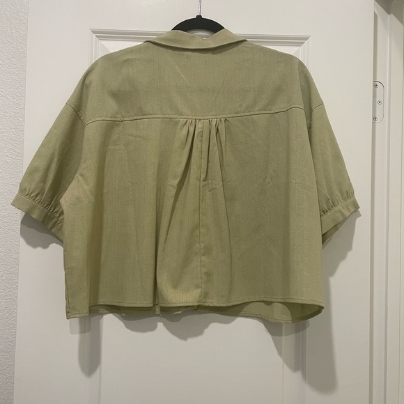 Carly Jean Los Angeles Cropped Button Up - Picture 2 of 3